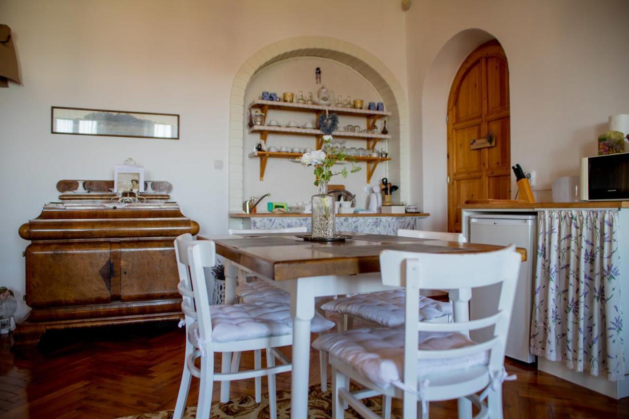 Bacchus Apartman - Borbarlang, Badacsony Badacsonytomaj Esterno foto