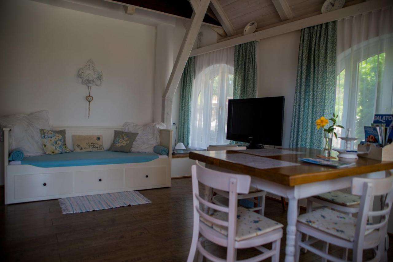 Bacchus Apartman - Borbarlang, Badacsony Badacsonytomaj Esterno foto