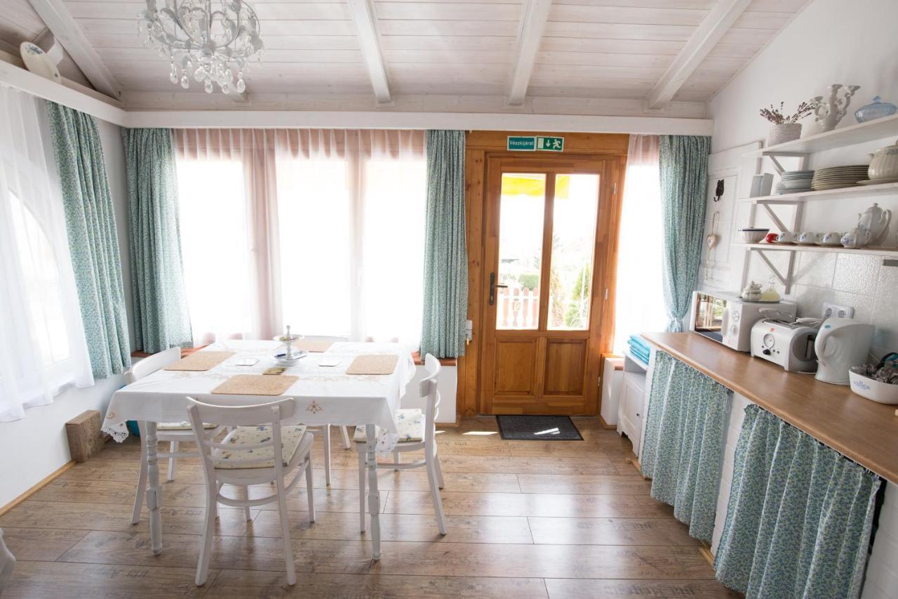 Bacchus Apartman - Borbarlang, Badacsony Badacsonytomaj Esterno foto
