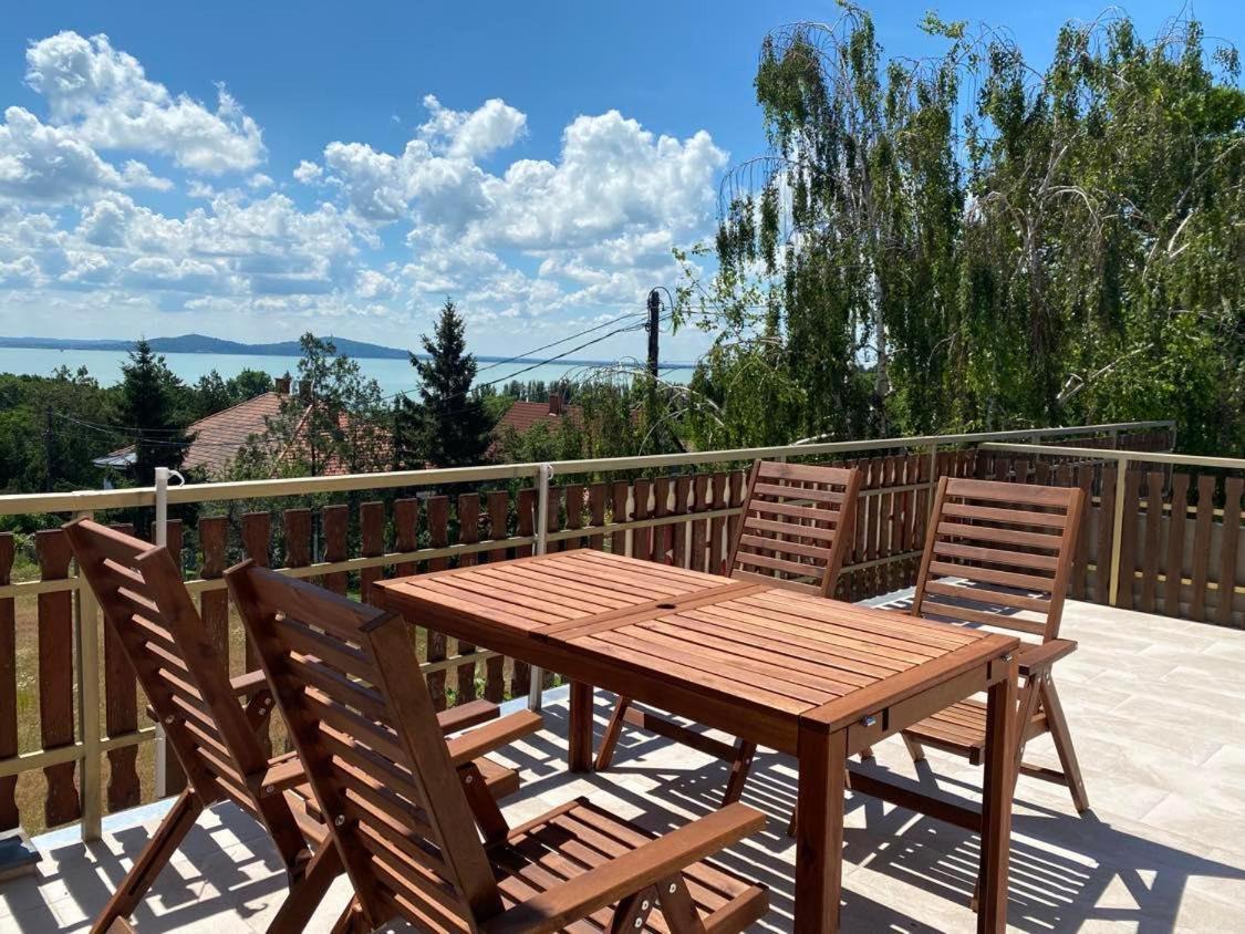 Bacchus Apartman - Borbarlang, Badacsony Badacsonytomaj Esterno foto