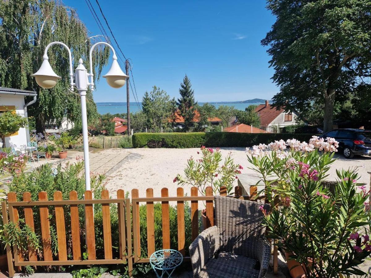 Bacchus Apartman - Borbarlang, Badacsony Badacsonytomaj Esterno foto