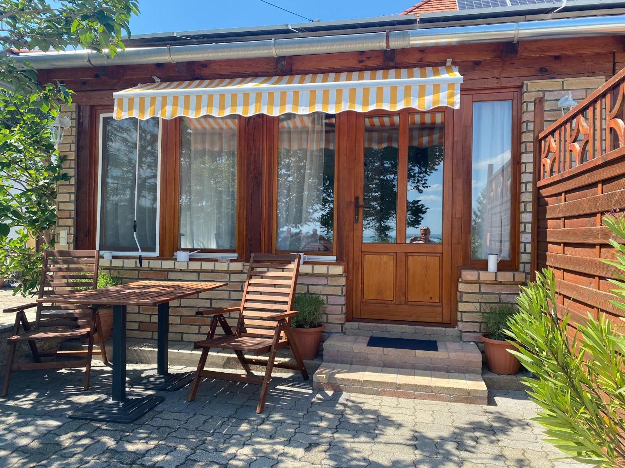 Bacchus Apartman - Borbarlang, Badacsony Badacsonytomaj Esterno foto
