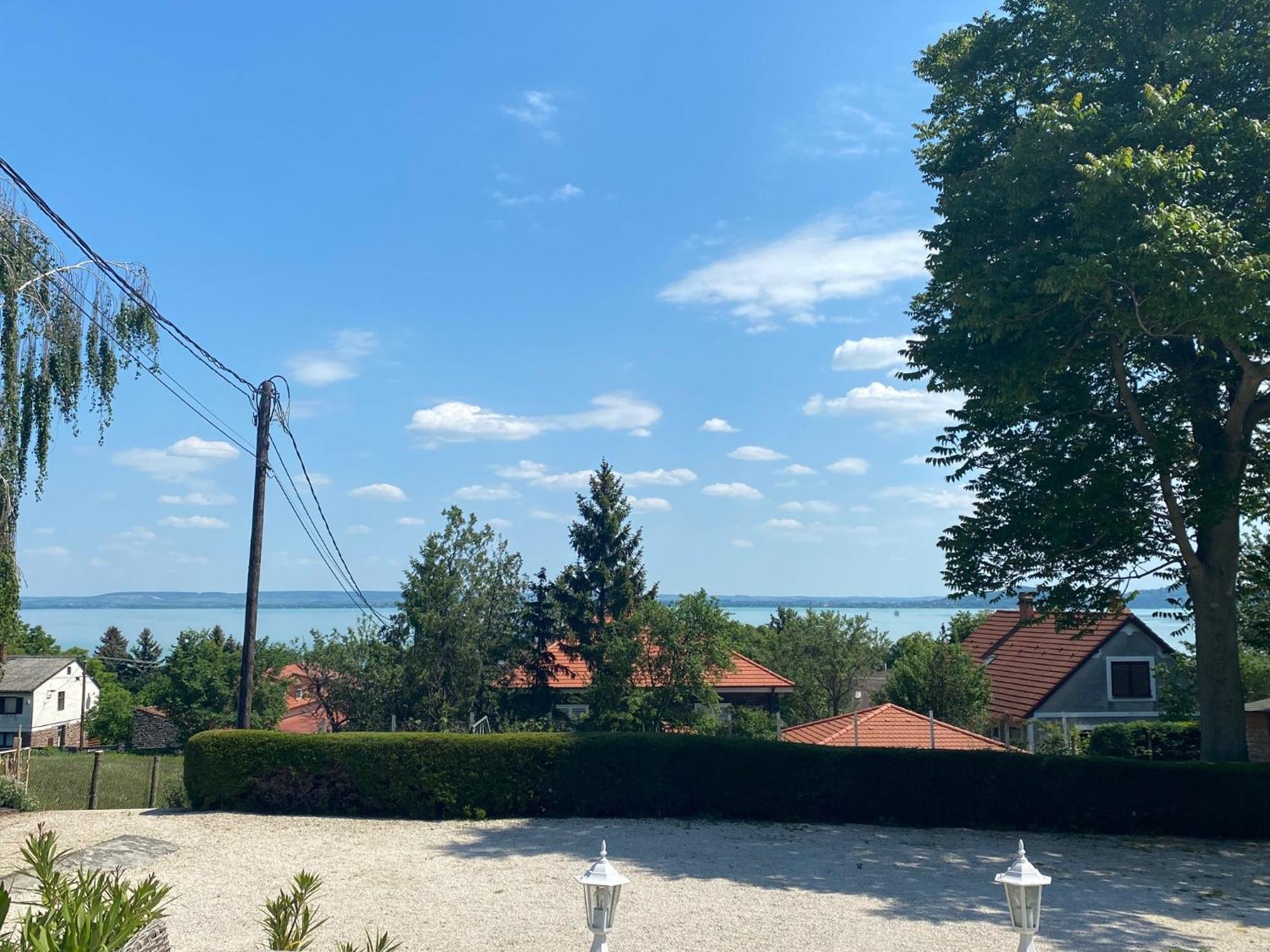 Bacchus Apartman - Borbarlang, Badacsony Badacsonytomaj Esterno foto