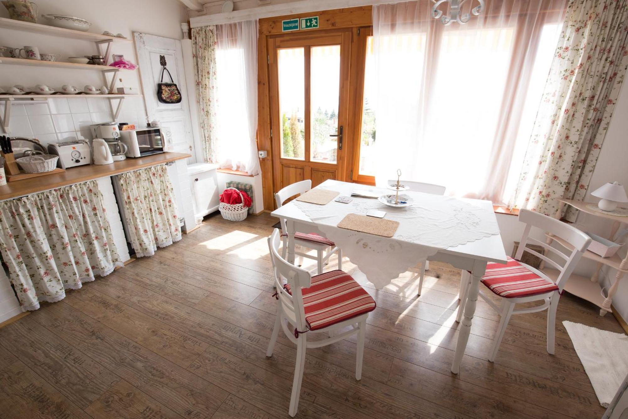 Bacchus Apartman - Borbarlang, Badacsony Badacsonytomaj Esterno foto