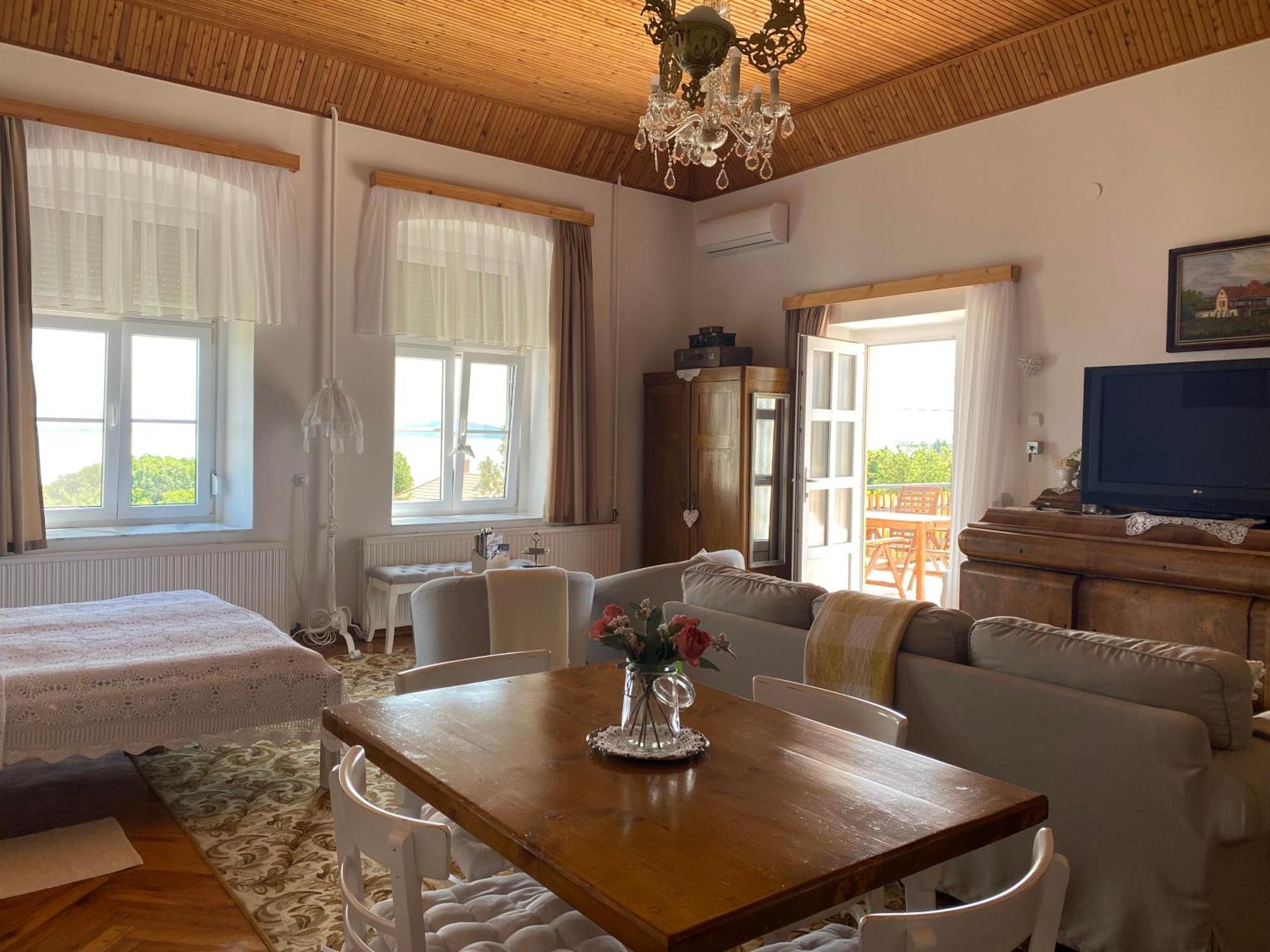 Bacchus Apartman - Borbarlang, Badacsony Badacsonytomaj Esterno foto
