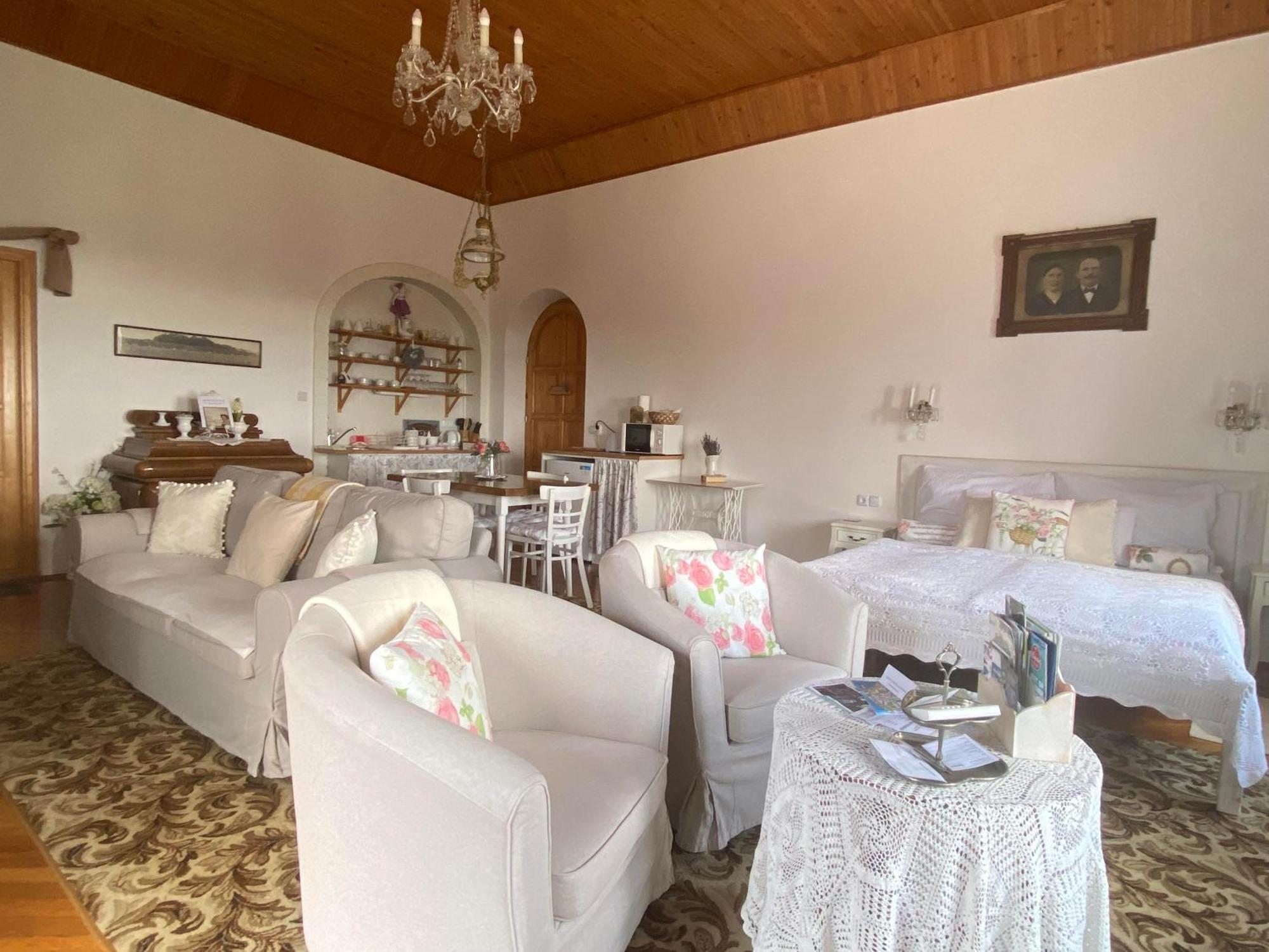 Bacchus Apartman - Borbarlang, Badacsony Badacsonytomaj Esterno foto