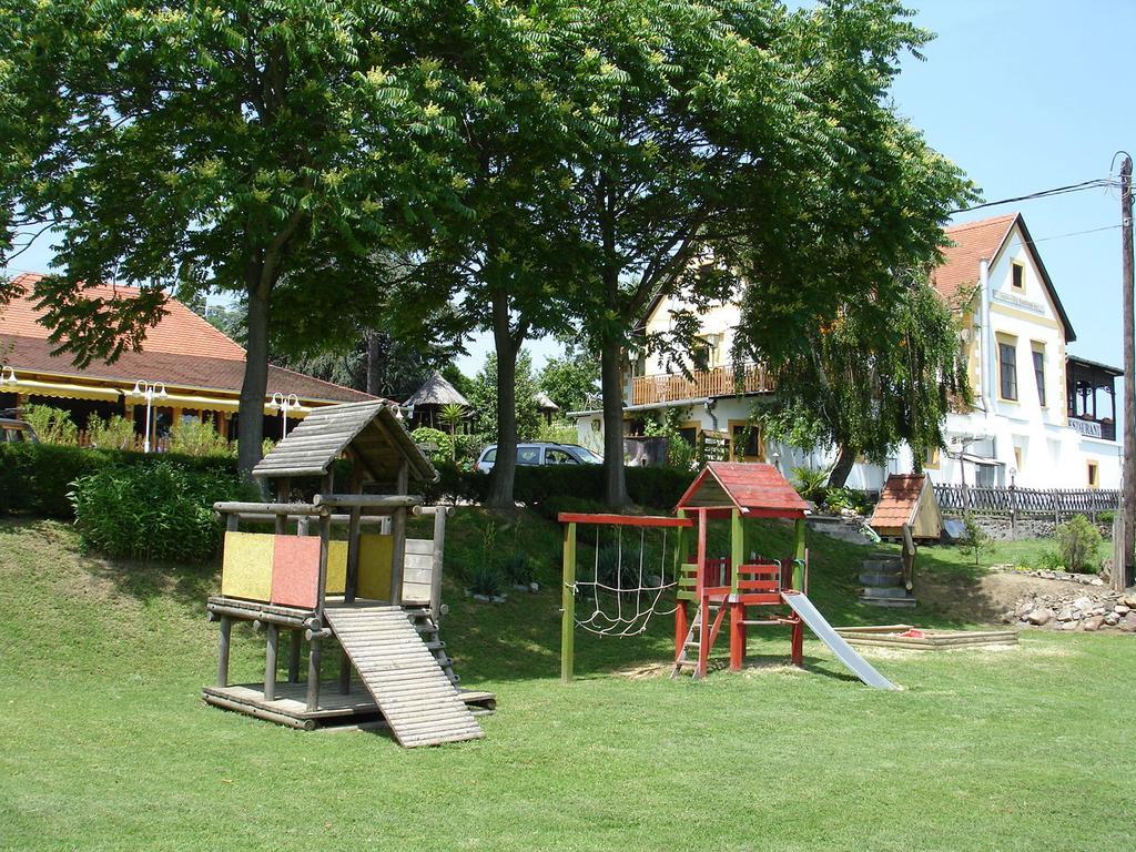 Bacchus Apartman - Borbarlang, Badacsony Badacsonytomaj Esterno foto
