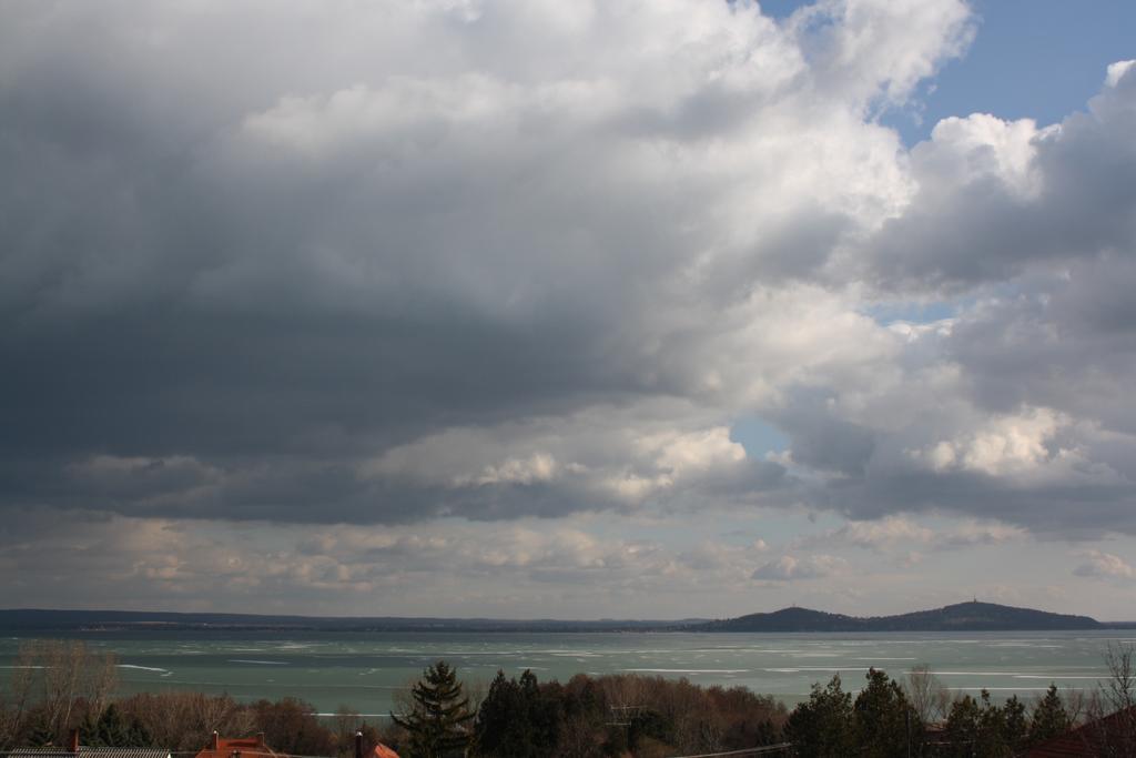 Bacchus Apartman - Borbarlang, Badacsony Badacsonytomaj Esterno foto