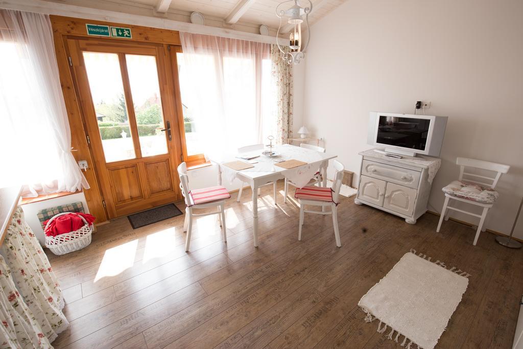 Bacchus Apartman - Borbarlang, Badacsony Badacsonytomaj Esterno foto